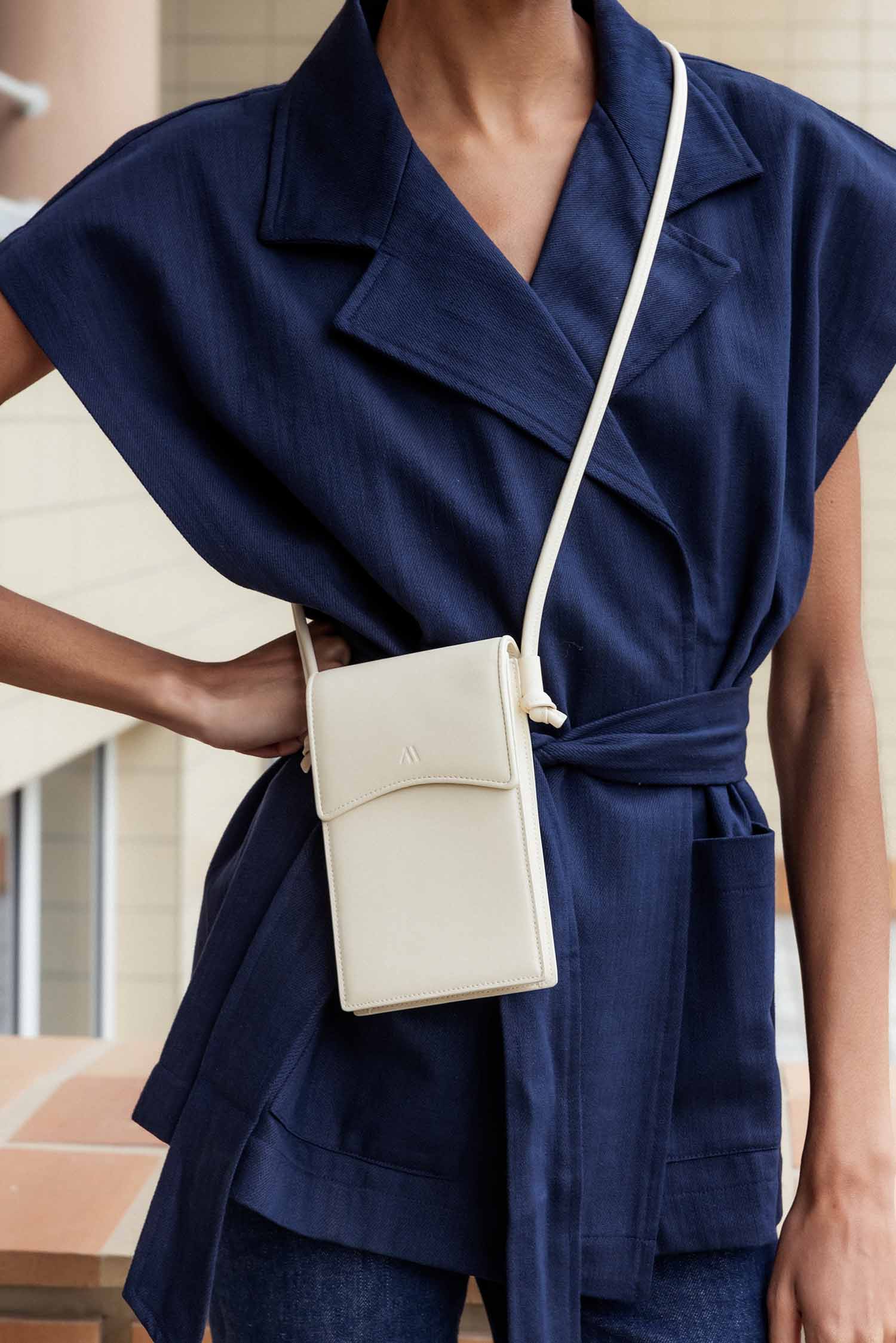 Arch Smartphone Pouch - bleached sand - Image 3