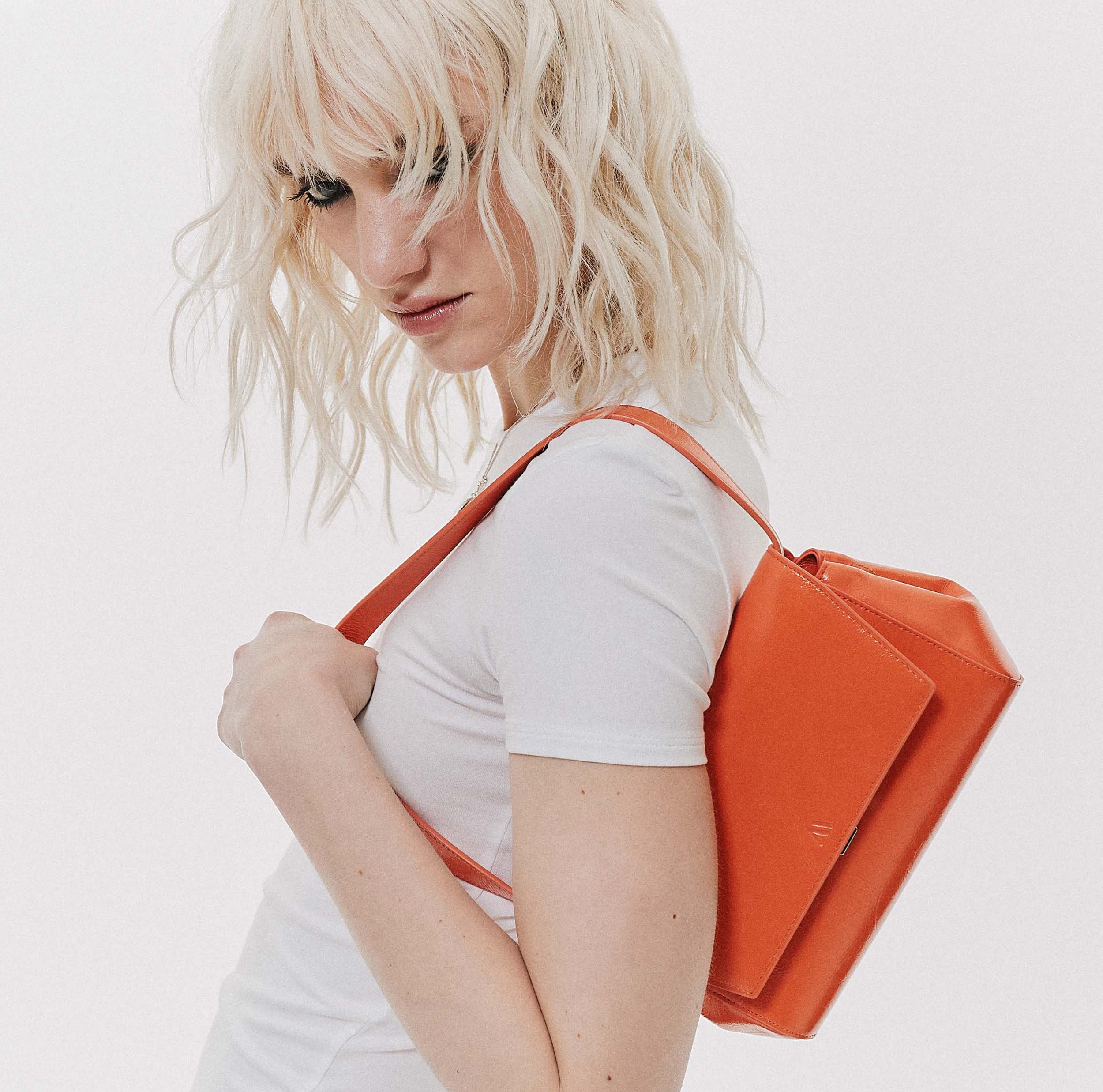 Ikon Clutch - naplack papaya