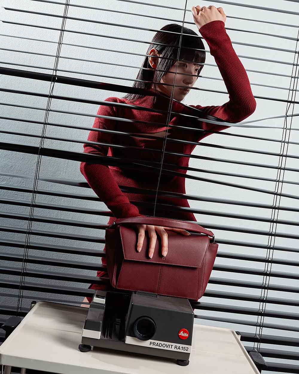 Ikon Shoulder Bag - merlot - Image 6
