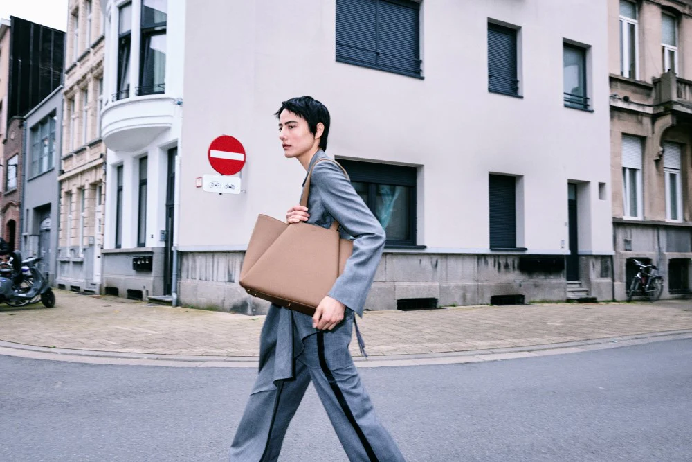 Midi Pyramid - warm taupe - Image 7