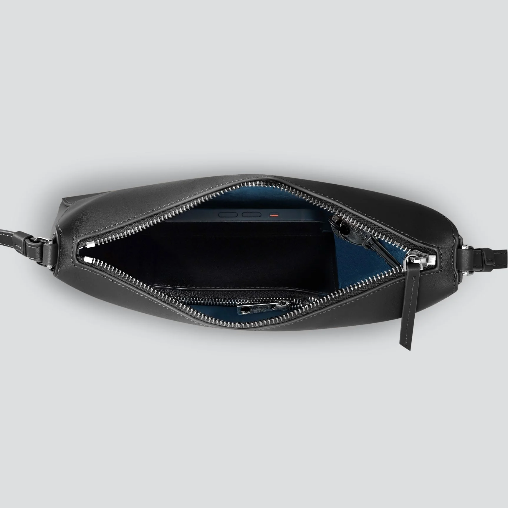 Rebel Clutch - soft touch black - Image 3