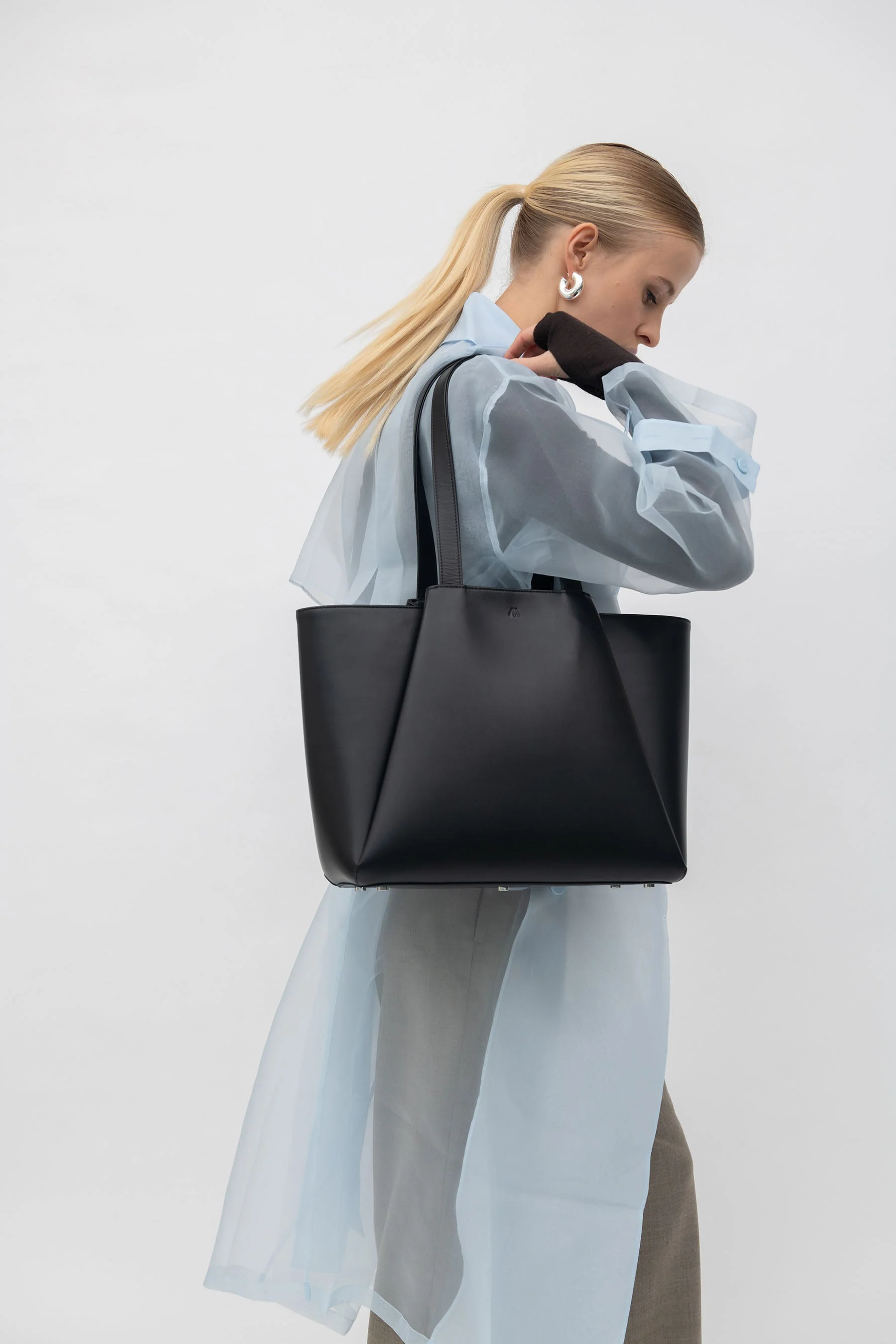 Vegan Midi Pyramid - black - Image 3