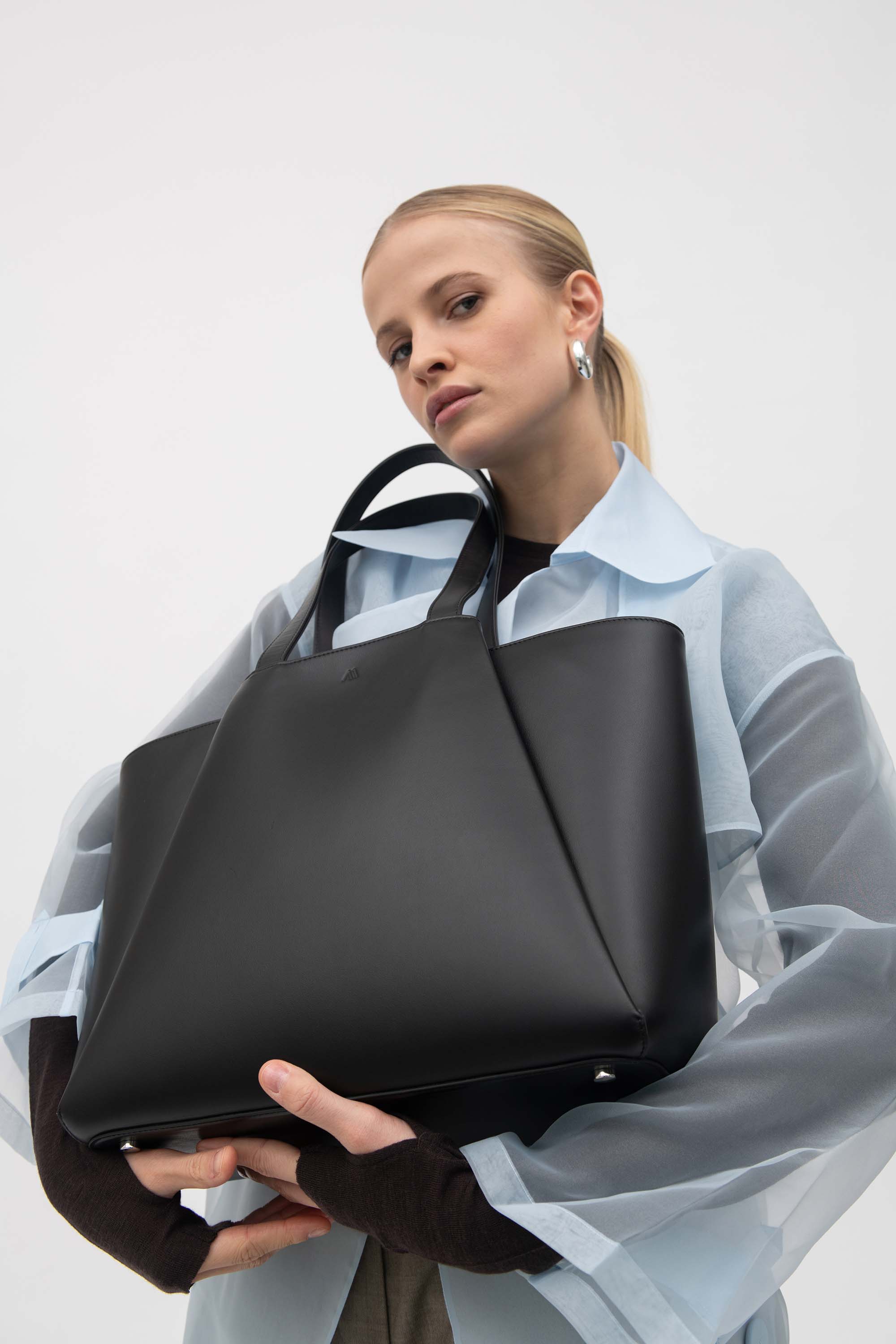Vegan Midi Pyramid - black - Image 6
